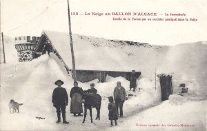 Ballon d'Alsace Jumenterie corridor to farm in snow
