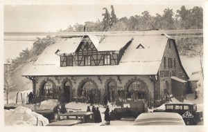 Col de la Schlucht Hotel du Chalet with skiers