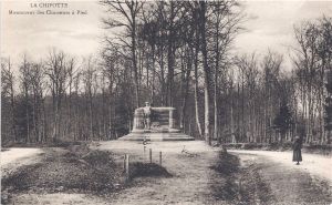 08 Col de la Chipotte Monument des Chasseurs woman bike